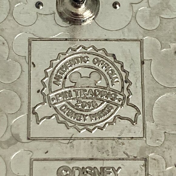 Disney Christmas Hidden Mickey Pin Mouse Holiday Magic of the Season 2018 Holly - Picture 5 of 7